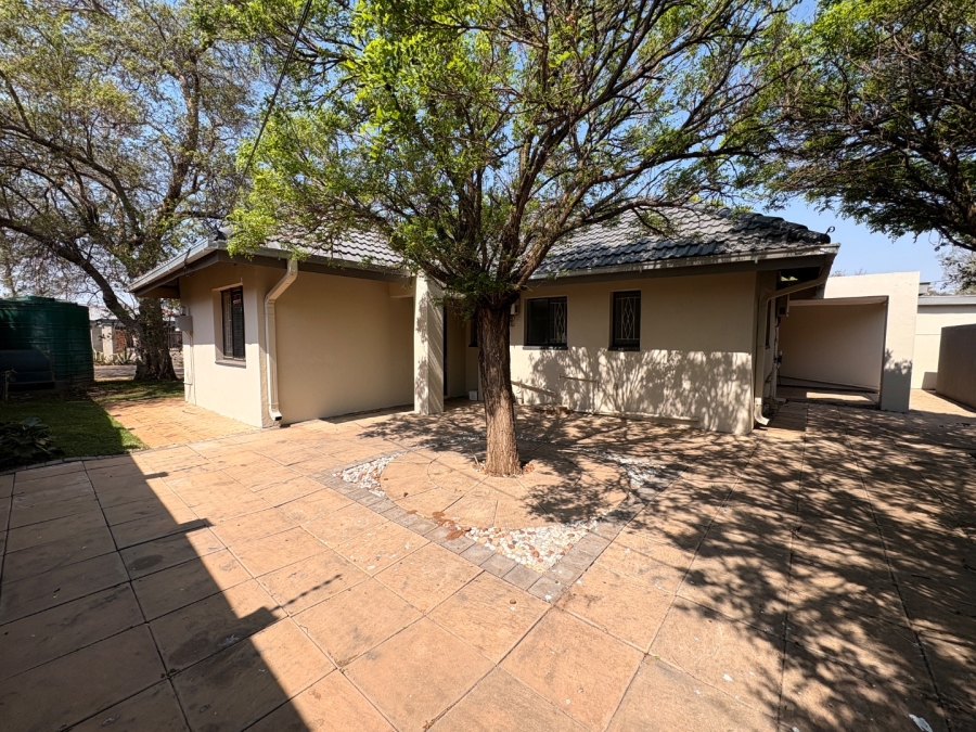 6 Bedroom Property for Sale in Wilkoppies North West